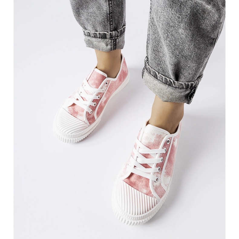 Rosa Clavet urtvättade sneakers 1