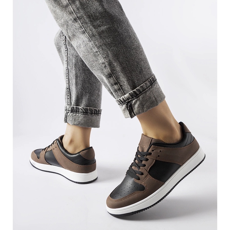Inna Bruna och svarta Jacqueline sneakers 1
