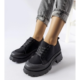 Svarta skor med massiv Pointe-sula 1