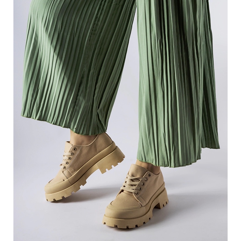 Bruna skor med massiv Pointe-sula 1