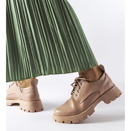 Beige skor med matt Charleston-finish 1