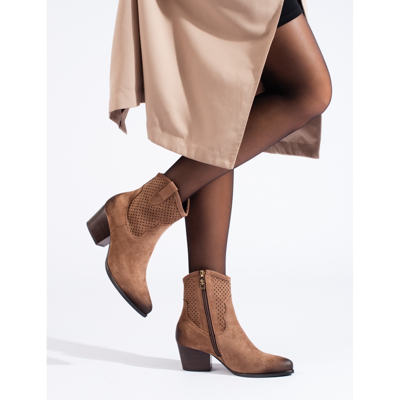 Genombrutna beige cowboyboots med hög klack från Vinceza 1