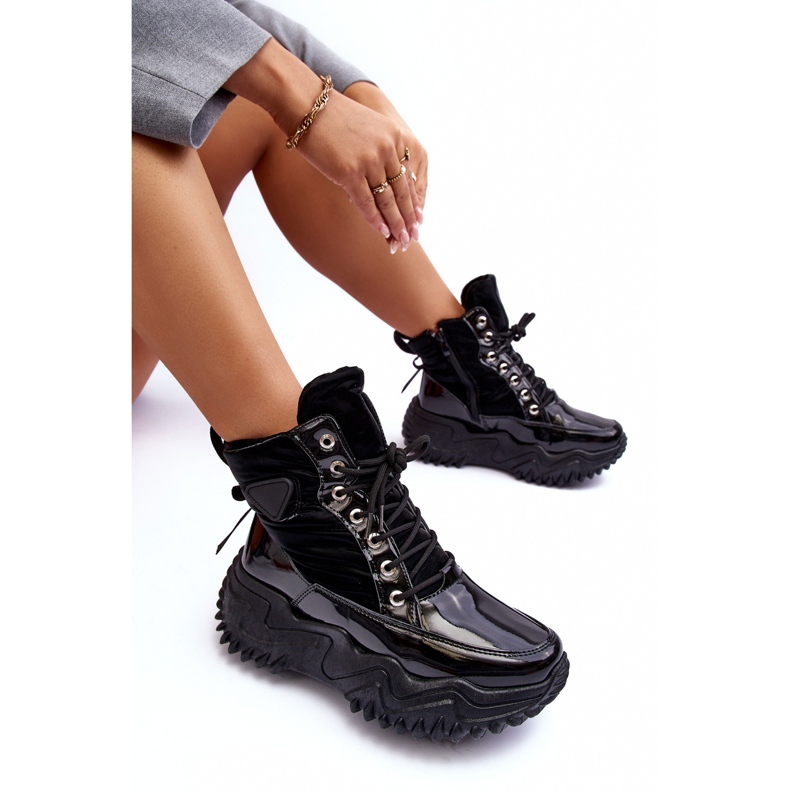 Isolerade stövlar på en massiv plattform, Black Lanleh svart 2