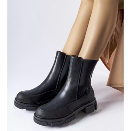 Svarta stövletter med elastisk ovandel från Faisal 1