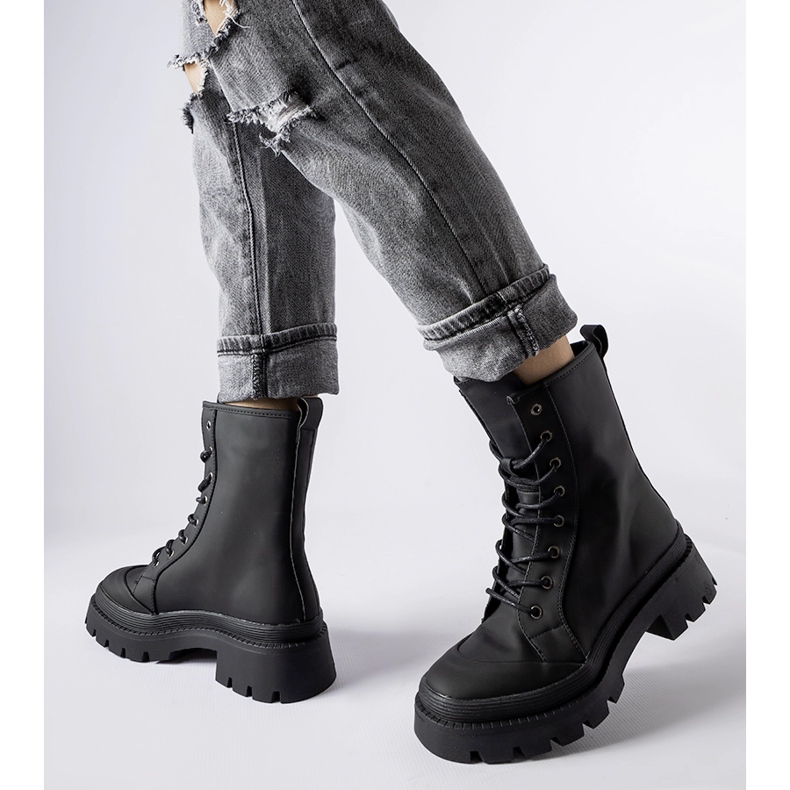 Inna Svarta sneakers med matt Thiery-finish 1