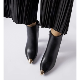 Svarta stövlar med metalltå Sacra 1