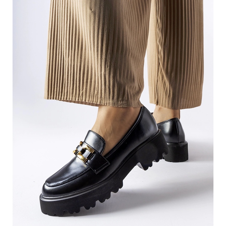 Inna Svarta loafers för kvinnor dekorerade med ett Piazzo-spänne 1