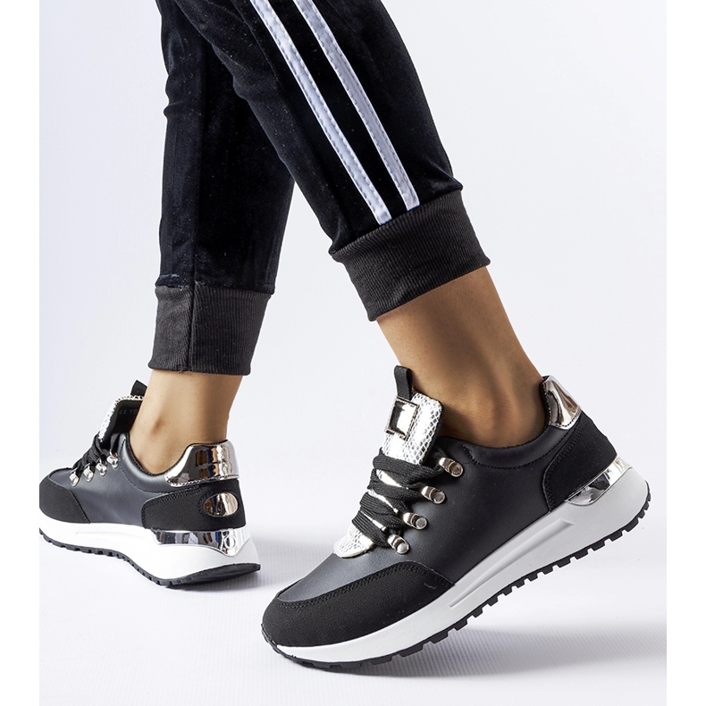 Svarta sneakers med silver Frum dekoration 1