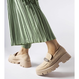 Beige mockasiner med en massiv Macario-sula 1