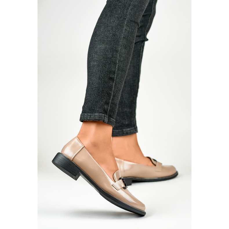 Patentbeige damskor svart 1