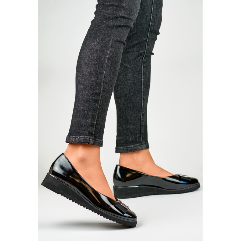 Svarta patentpumpar med låg kil 1