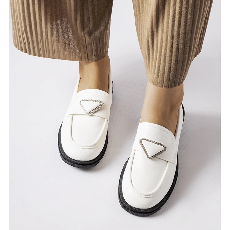 Vita mockasiner dekorerade med Marsilius-rhinestones 1