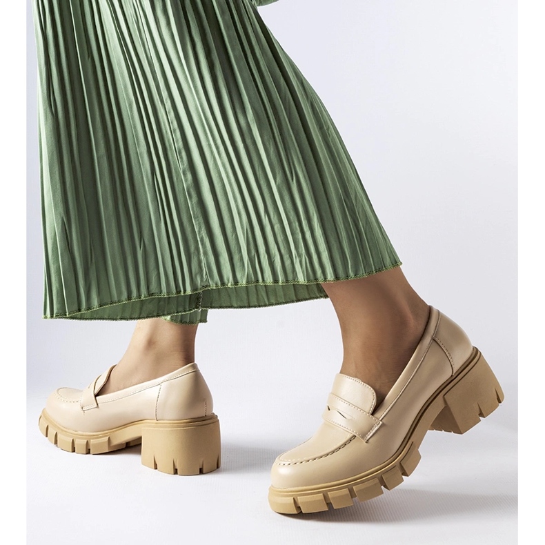 Beige klassiska mockasiner med Dina-block 1