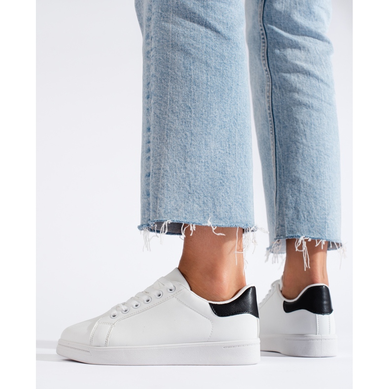 Vita klassiska damsportskor från Shelovet 1