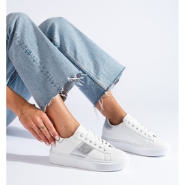 Vita damsneakers på Shelovet-plattformen 1