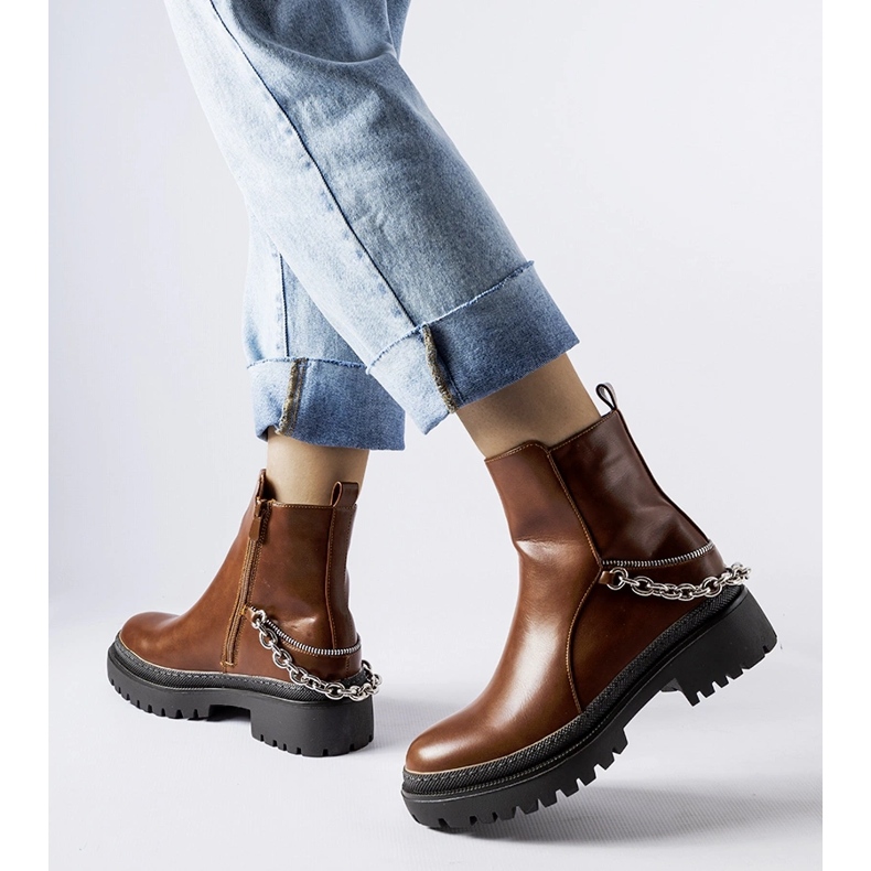 Bruna stövletter med Muqaddim-kedja 1