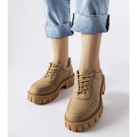 Bruna skor med matt finish från Severino beige 1