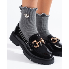 Patentsvarta loafers med guld Shelovet-spänne 2