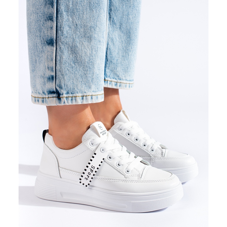 Vita sneakers på Shelovet-plattformen 2