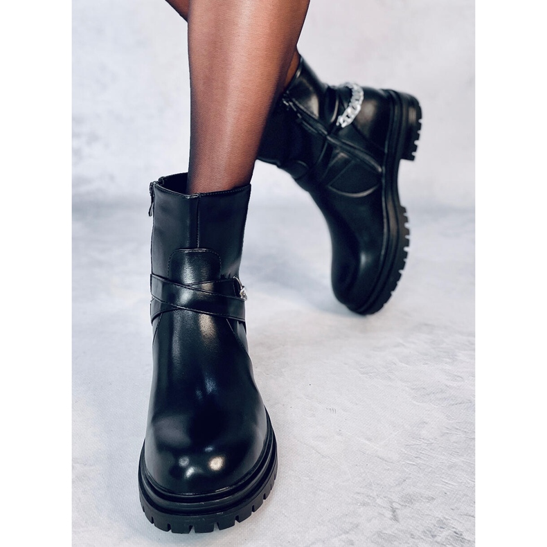 Cindy Black ankelboots med kedja svart 1