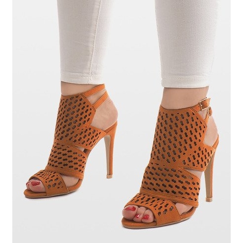 Kamel korsade stövlar på en nål 238-5 brun 2