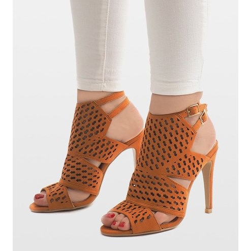 Kamel korsade stövlar på en nål 238-5 brun 1