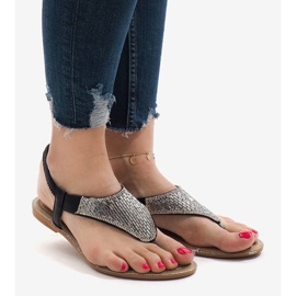 Svarta sandaler dekorerade med B-935 2