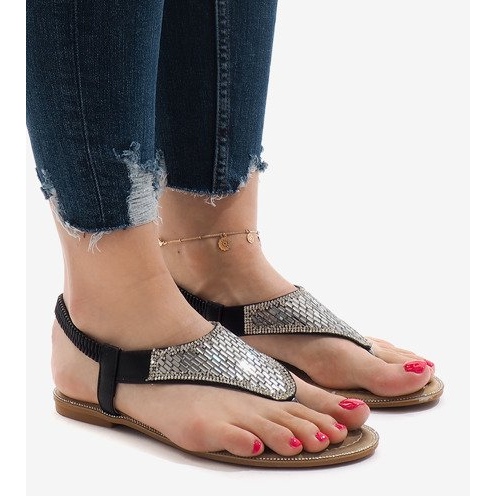 Svarta sandaler dekorerade med B-935 1