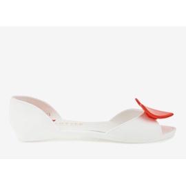 Vita ballonger med melissagummi med ett hjärta KM121-15 1