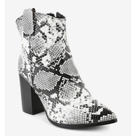 Svarta fotkängor på YL20-1 ormstolpe vit grå 1