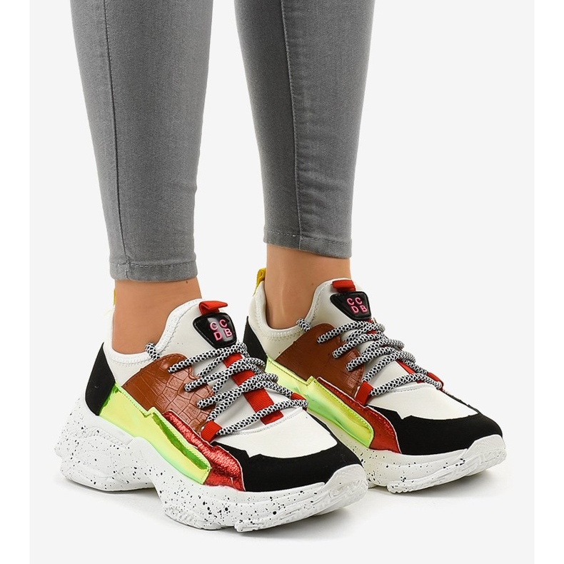 Vita sportskor med HL-03 1