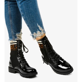 Svarta lackstövlar med Gwynn -strumpa beige 1