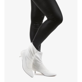 Grå höga klackar med en Ragemour -strumpa 1