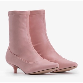 Rosa klackar med en Ragemour -strumpa 2