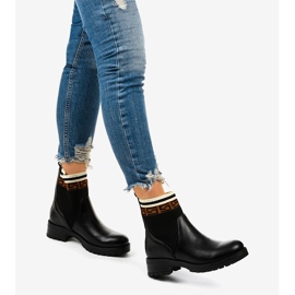 Svarta stövlar med Mangtoris -strumpa 1