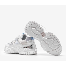 Cristal vita sportskor 1