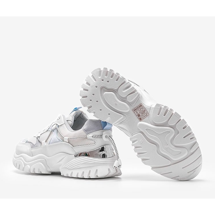 Cristal vita sportskor 1