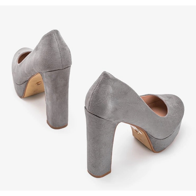 Grå höga klackar på Aisha -plattformen 1