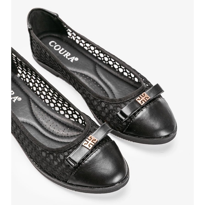 Kaley svarta genombrutna ballerinor 1