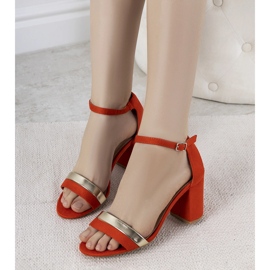 Orange sandaler på Kino -stolpen 1