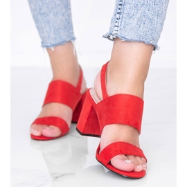 Röda sandaler på posten som Lil Sweetie 1