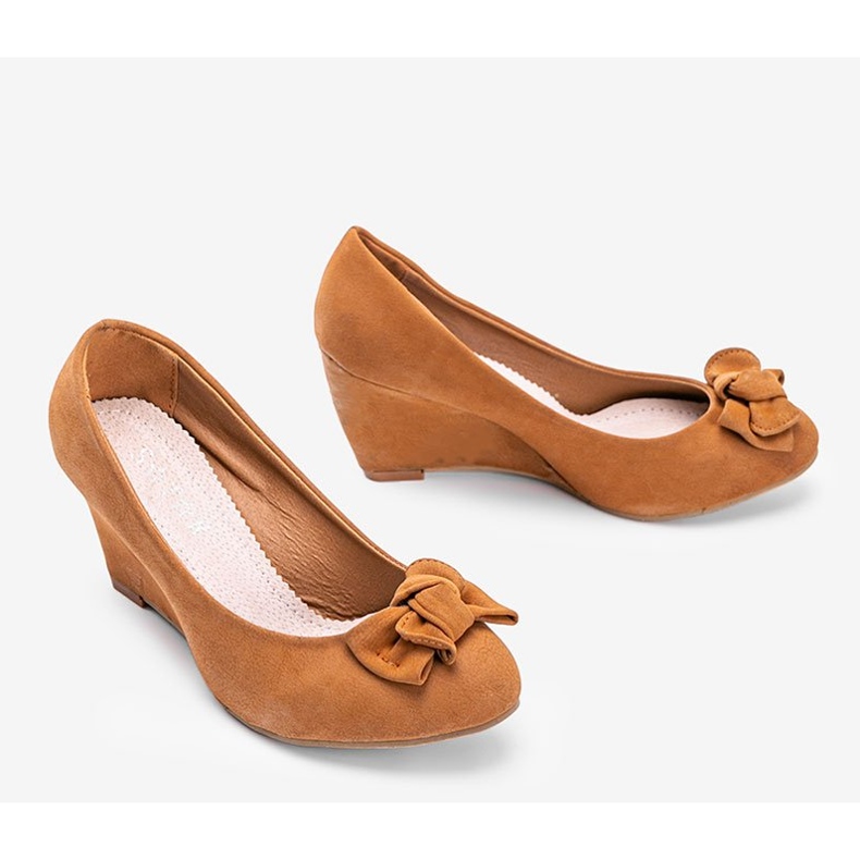 BM Camel kil pumps med en Chelsea rosett brun 2