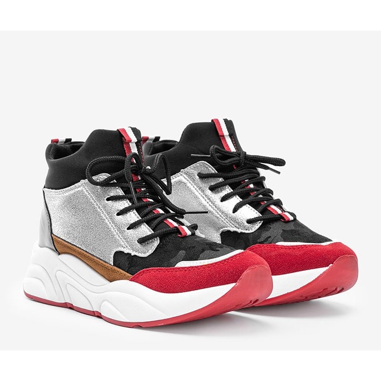 Svarta sneakers på en tjock Cassadi -sula mångfärgad 1