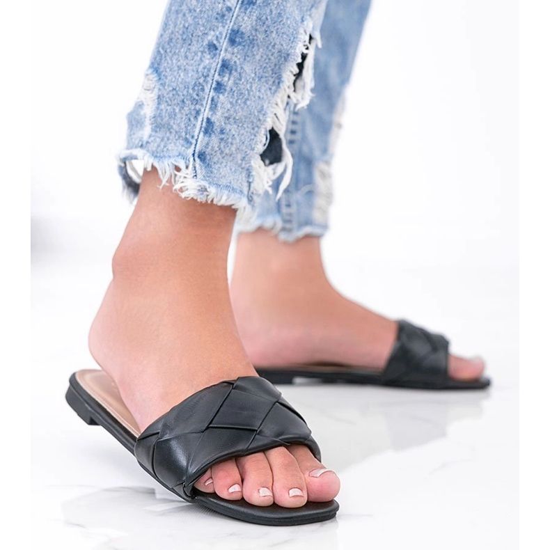 Svarta tofflor med en flätad Iren -övre 1