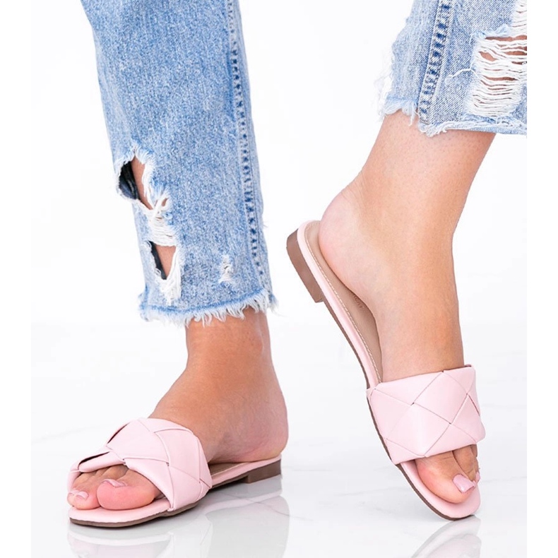 Rosa tofflor med en flätad Iren -övre 1