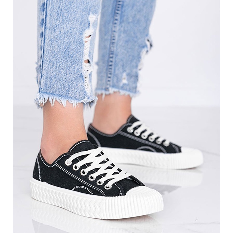 Kvinnors svarta sneakers på en tjock Nolita -sula 1