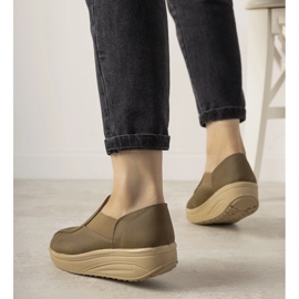 Bruna skor med hög sula från Spike 1