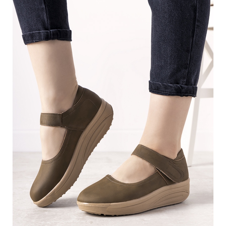 Bruna skor på en tjock Lumen -sula 1