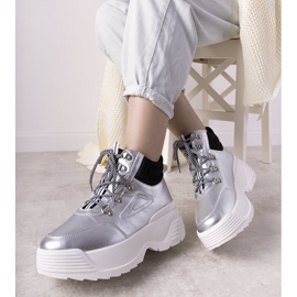 Silver sneakers på en hög Eloquence sula 1