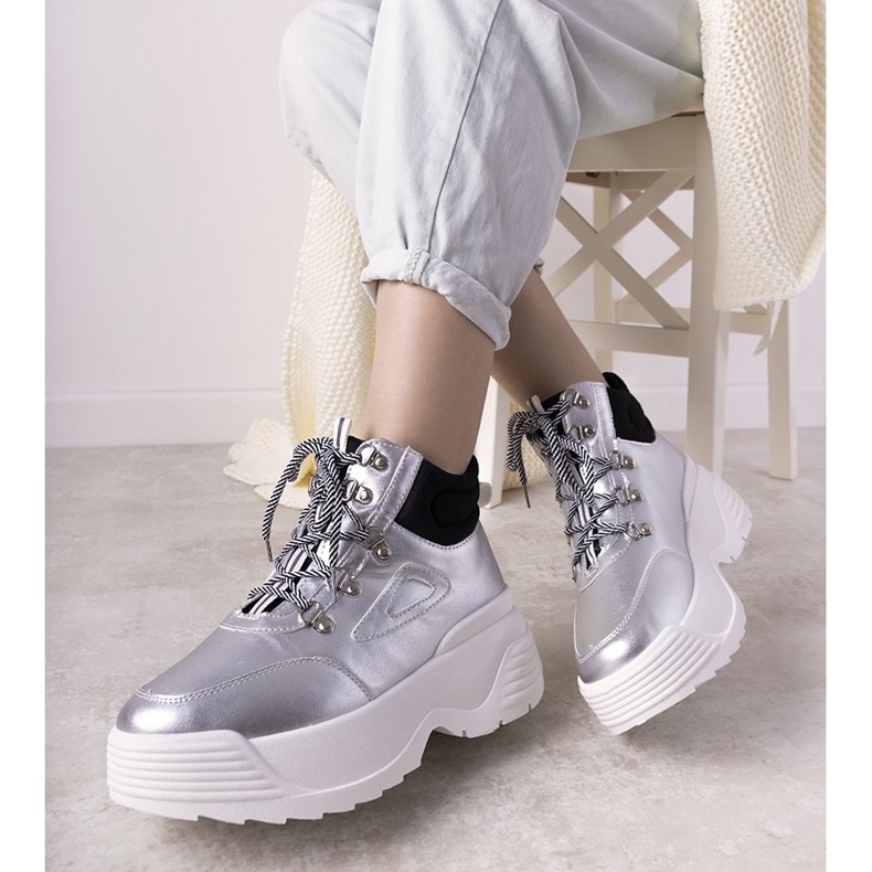 Silver sneakers på en hög Eloquence sula silver- 1